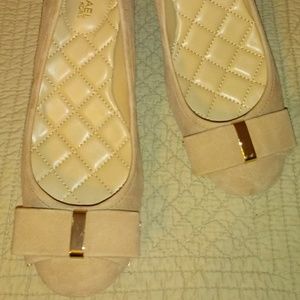 Michael Kors suede pump